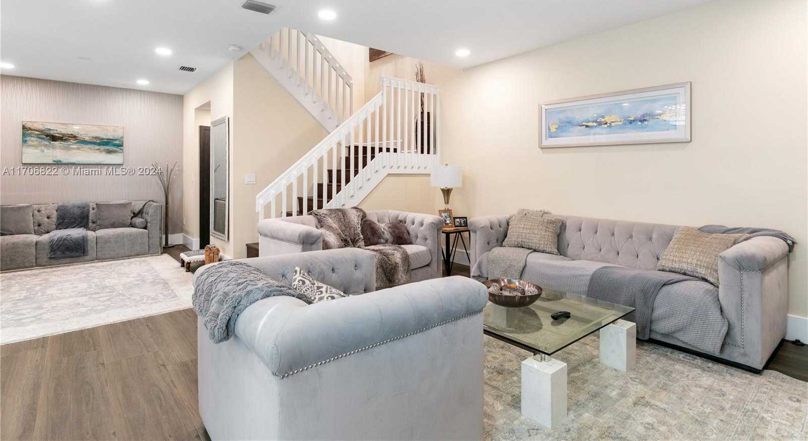 Small Image of 1564 YELLOWHEART WAY #1564, Hollywood Number 15