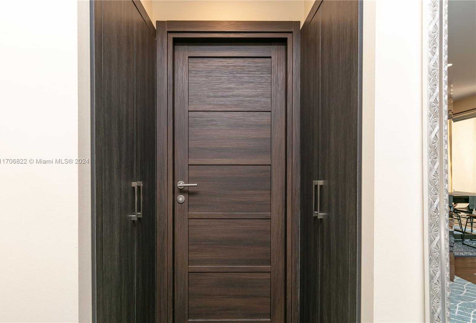 Small Image of 1564 YELLOWHEART WAY #1564, Hollywood Number 19