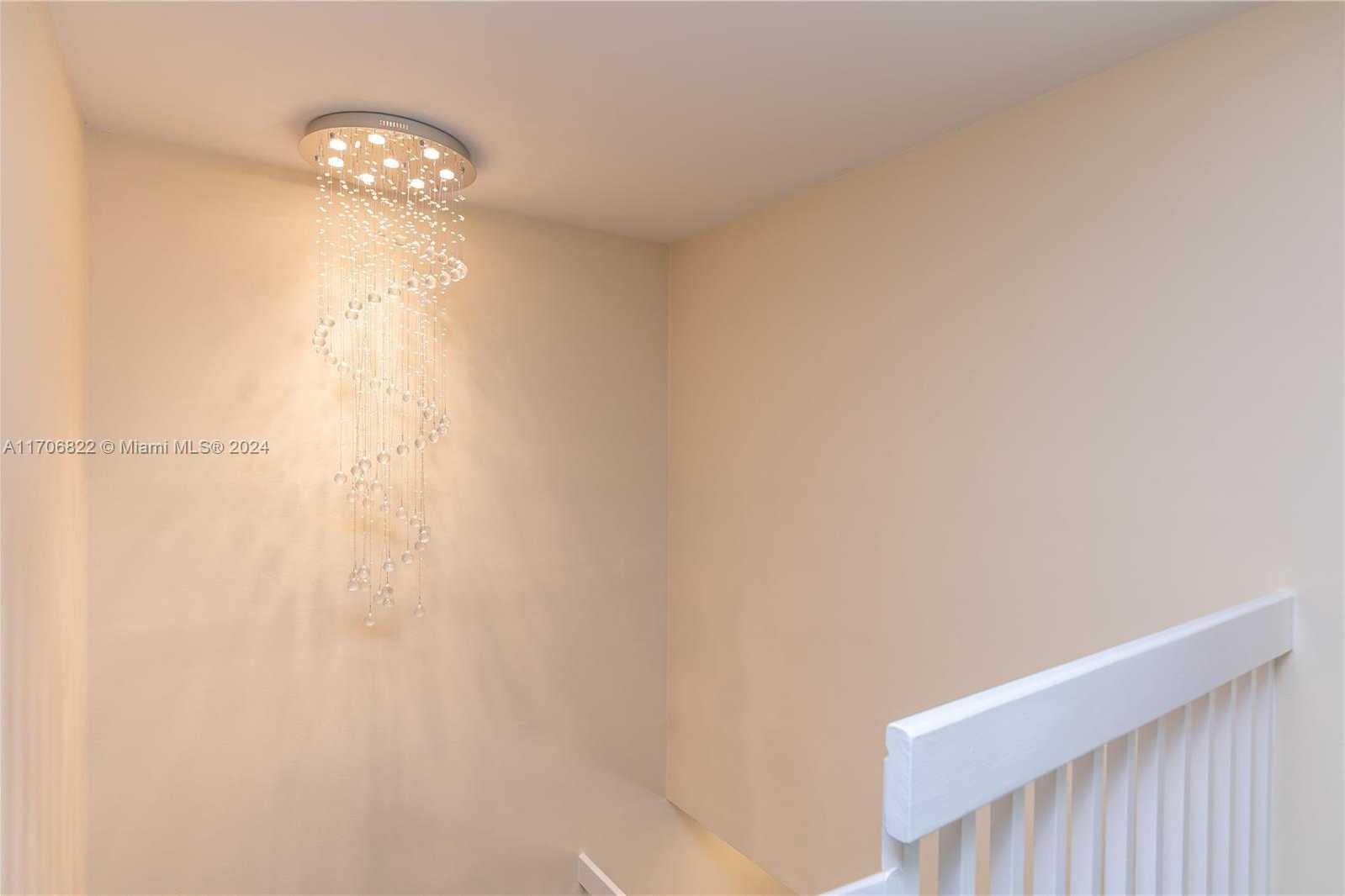 Small Image of 1564 YELLOWHEART WAY #1564, Hollywood Number 24
