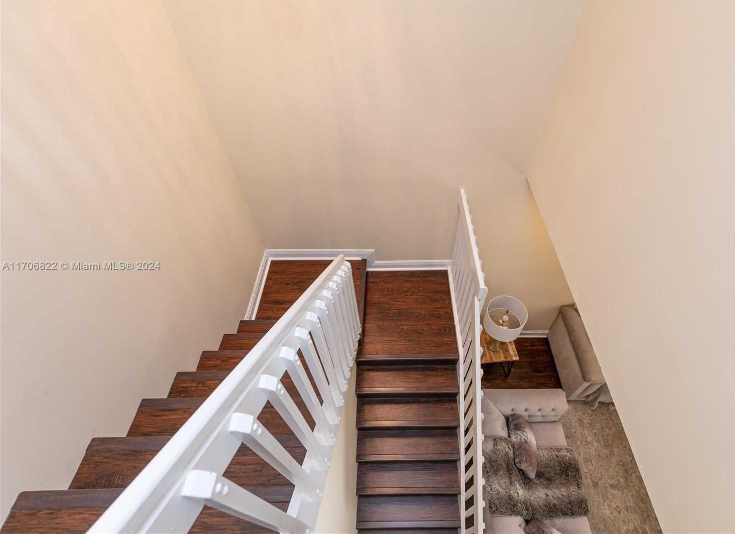Small Image of 1564 YELLOWHEART WAY #1564, Hollywood Number 26
