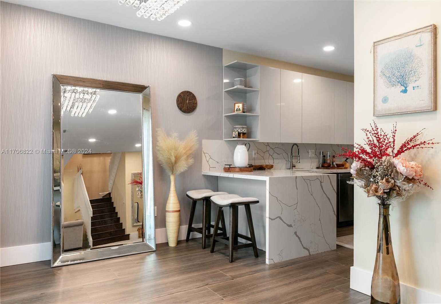Small Image of 1564 YELLOWHEART WAY #1564, Hollywood Number 3