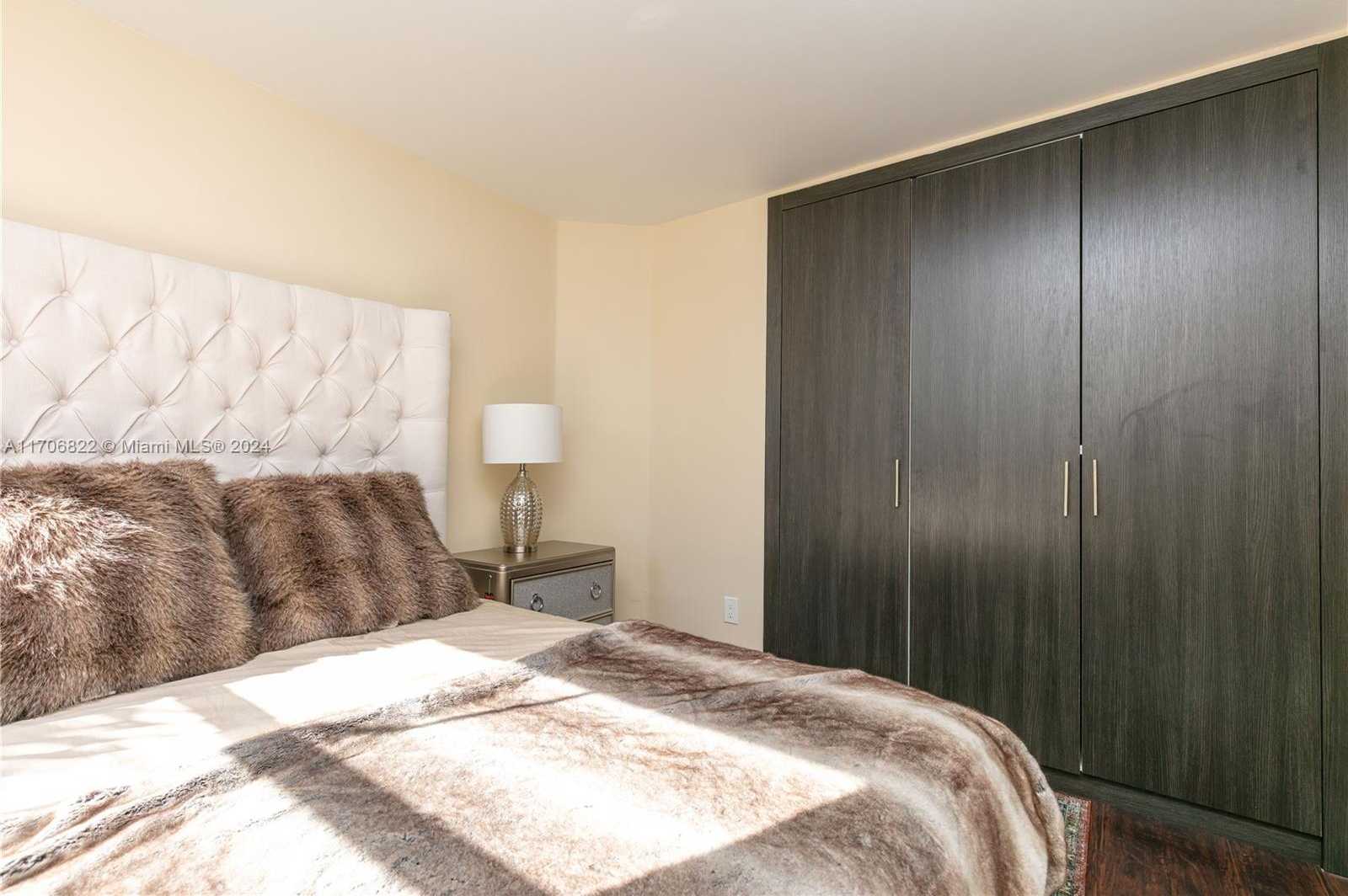 Small Image of 1564 YELLOWHEART WAY #1564, Hollywood Number 33
