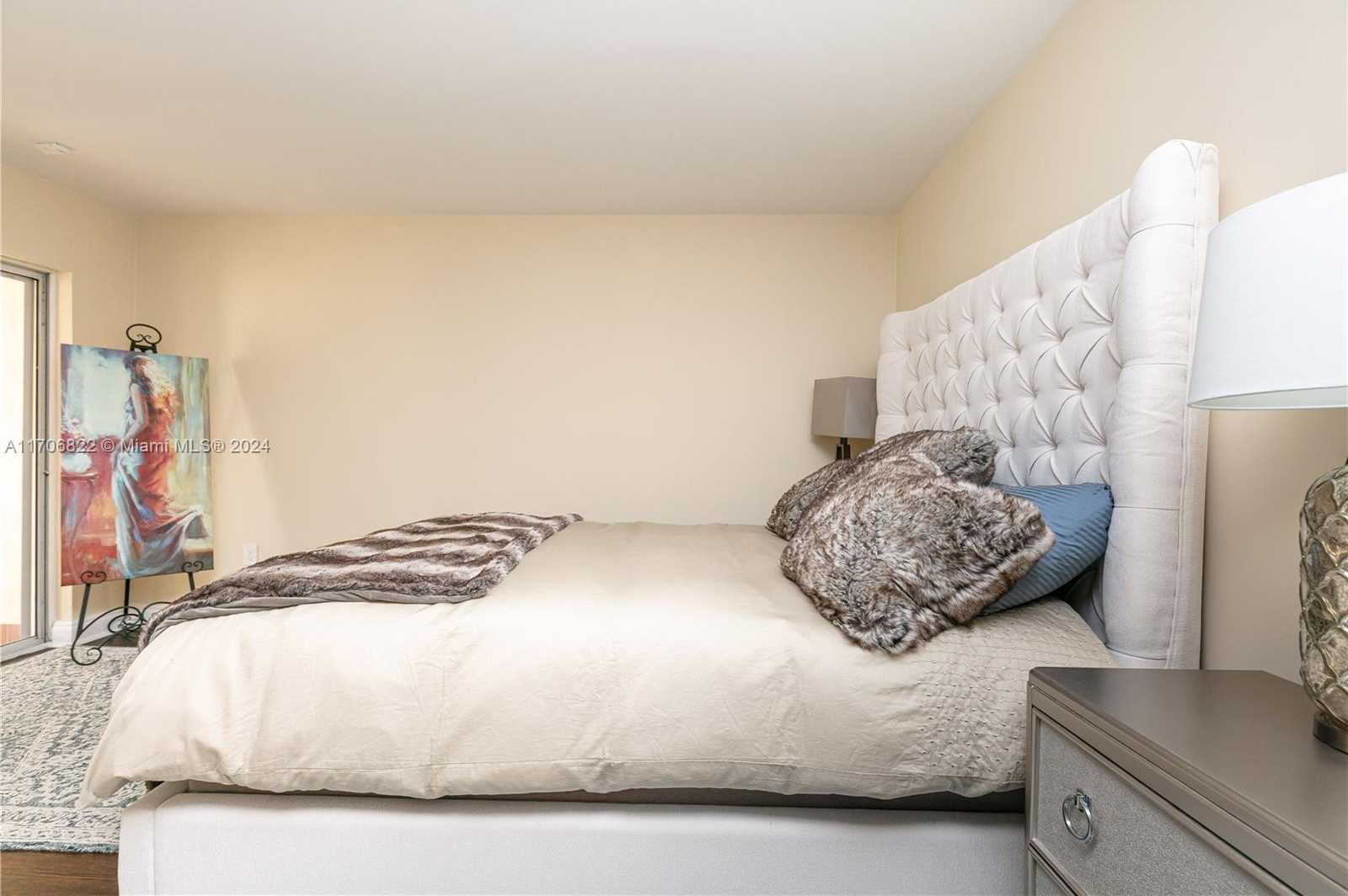 Small Image of 1564 YELLOWHEART WAY #1564, Hollywood Number 35