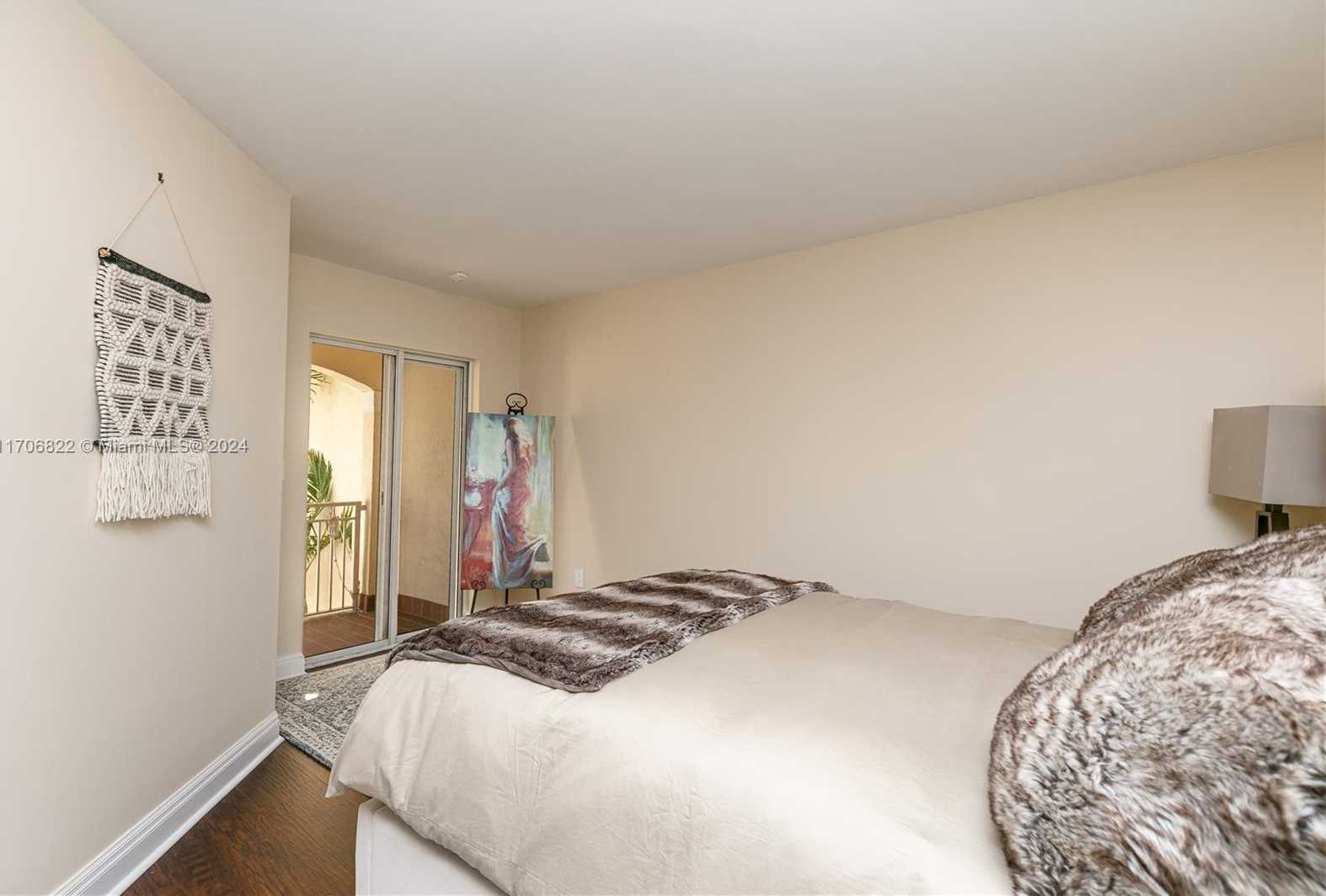 Small Image of 1564 YELLOWHEART WAY #1564, Hollywood Number 36