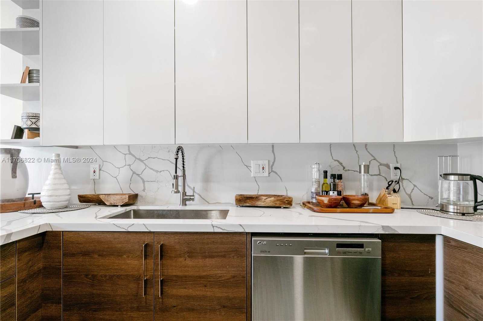 Small Image of 1564 YELLOWHEART WAY #1564, Hollywood Number 5
