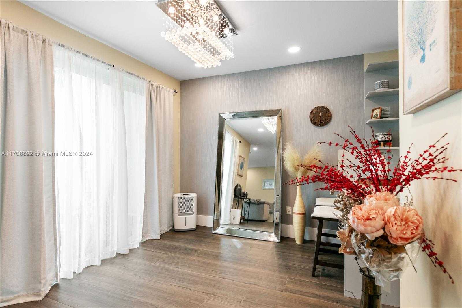 Small Image of 1564 YELLOWHEART WAY #1564, Hollywood Number 6
