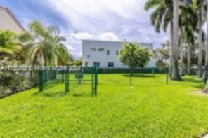 Small Image of 1564 YELLOWHEART WAY #1564, Hollywood Number 64