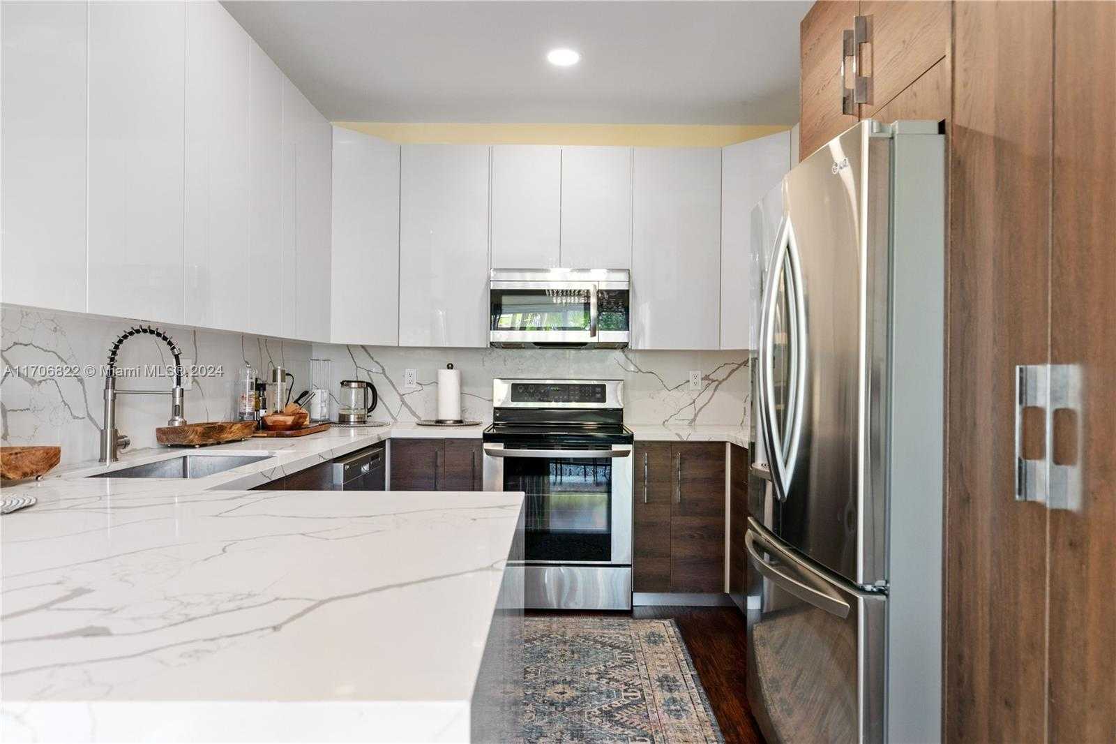 Small Image of 1564 YELLOWHEART WAY #1564, Hollywood Number 7