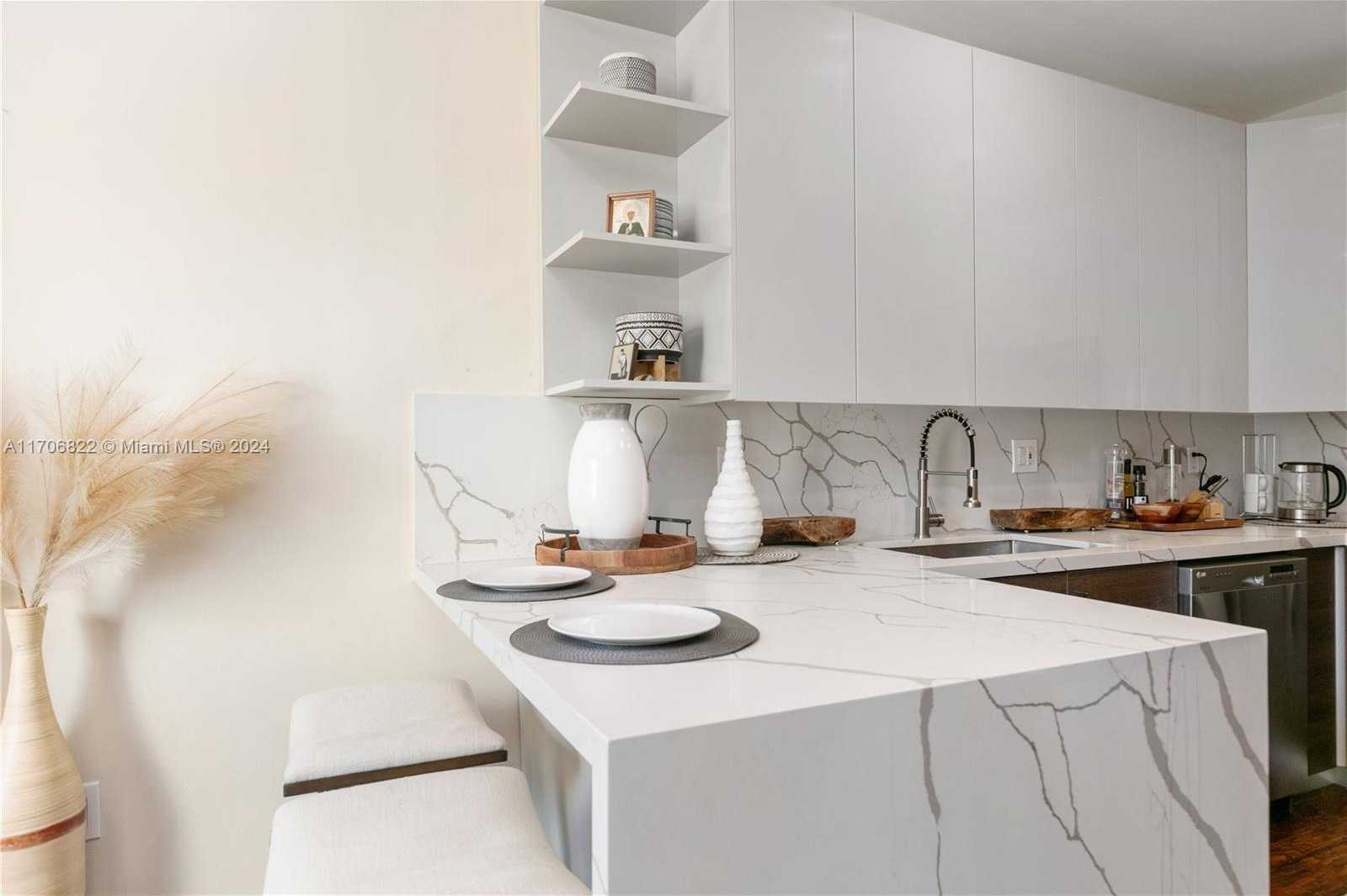 Small Image of 1564 YELLOWHEART WAY #1564, Hollywood Number 9