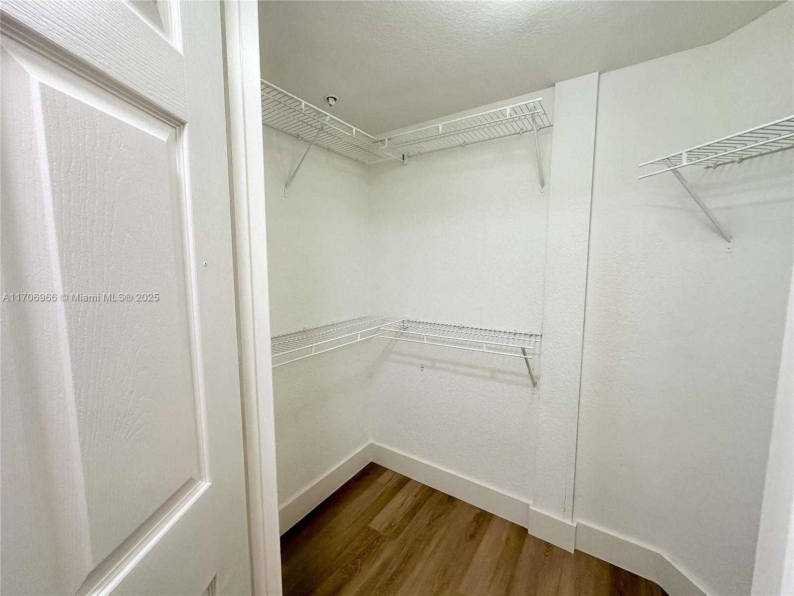 Small Image of 2564 CENTERGATE DR #208, Miramar Number 10