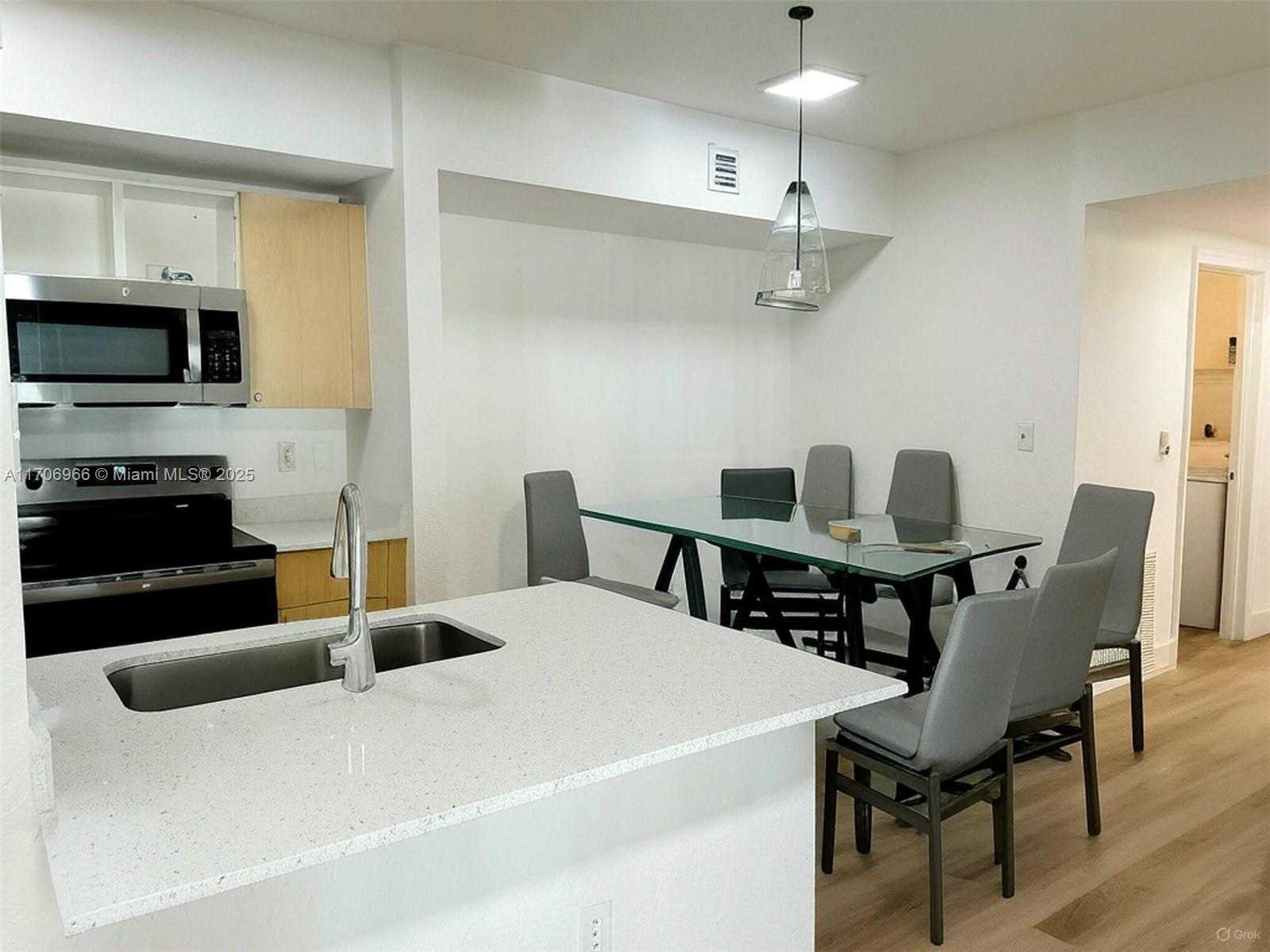 Small Image of 2564 CENTERGATE DR #208, Miramar Number 17