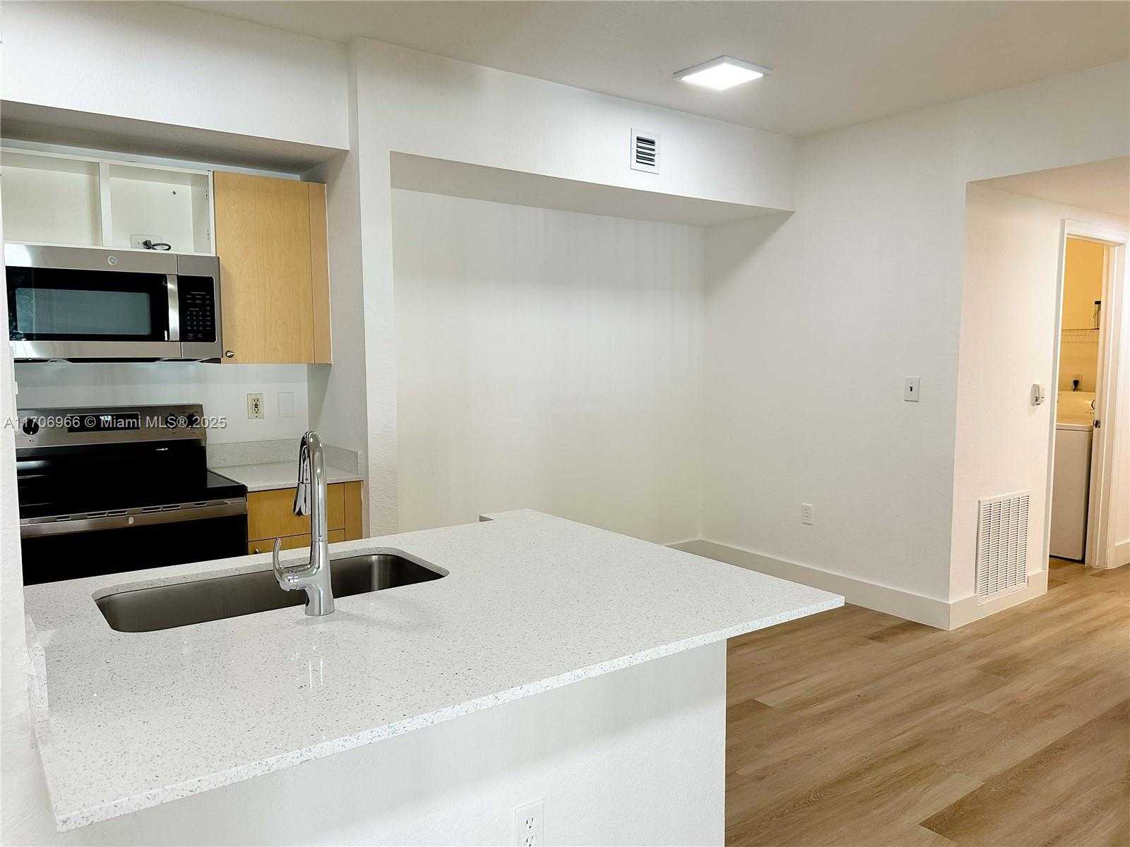 Small Image of 2564 CENTERGATE DR #208, Miramar Number 18