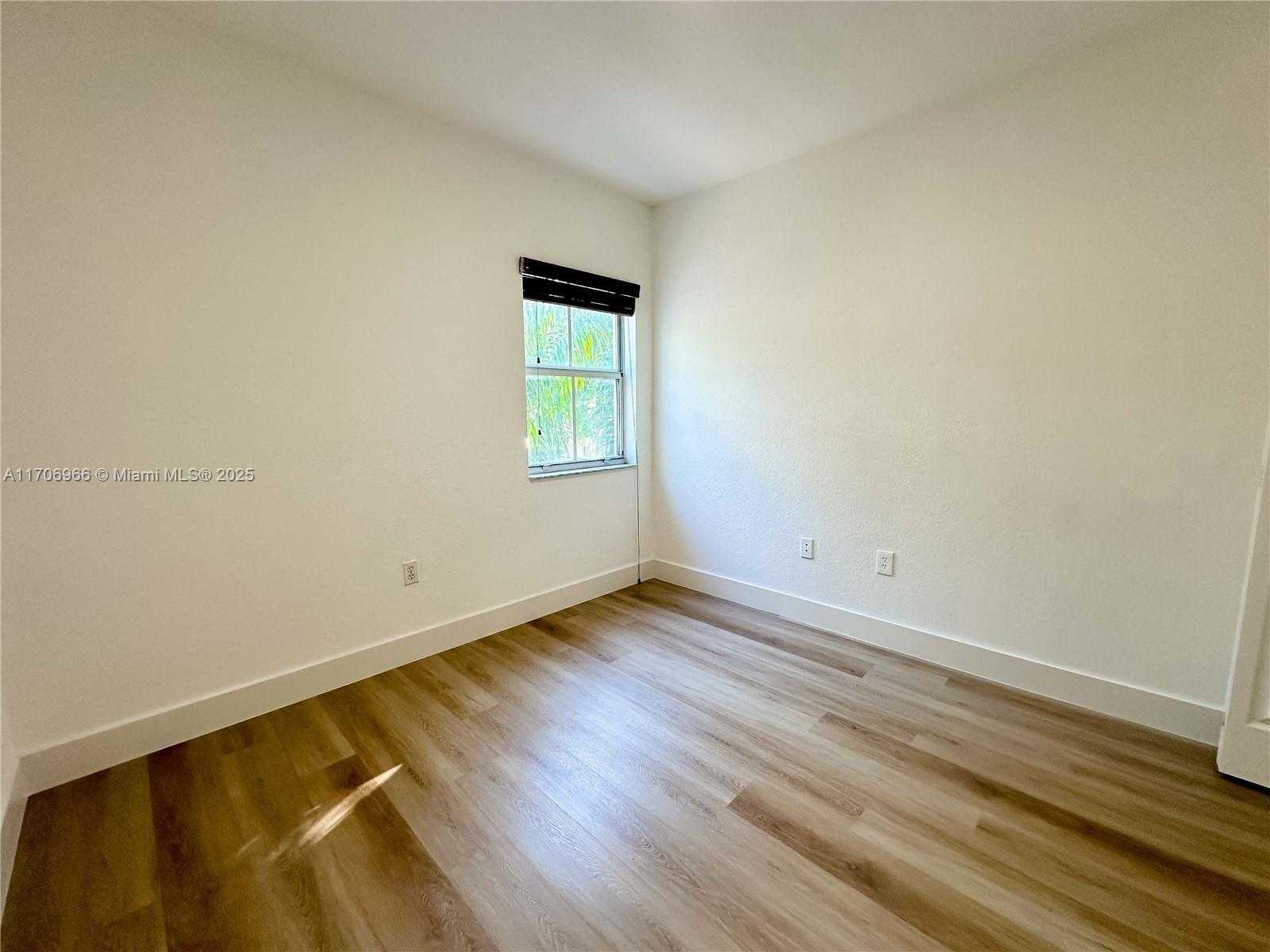 Small Image of 2564 CENTERGATE DR #208, Miramar Number 26