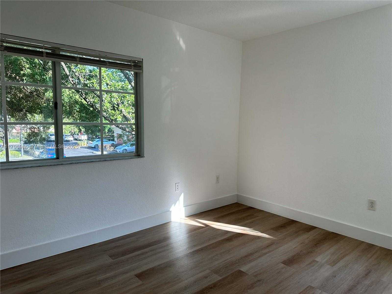 Small Image of 2564 CENTERGATE DR #208, Miramar Number 28