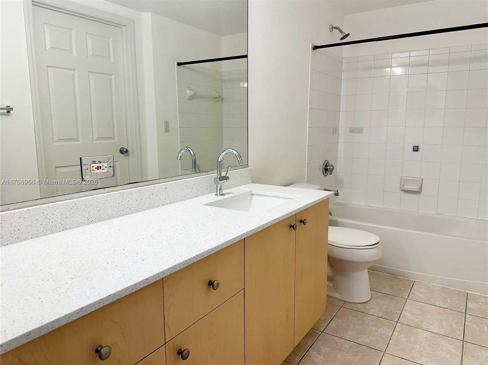 Small Image of 2564 CENTERGATE DR #208, Miramar Number 4