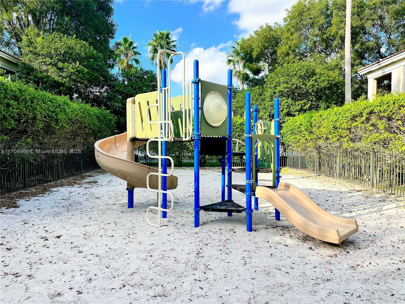 Small Image of 2564 CENTERGATE DR #208, Miramar Number 40