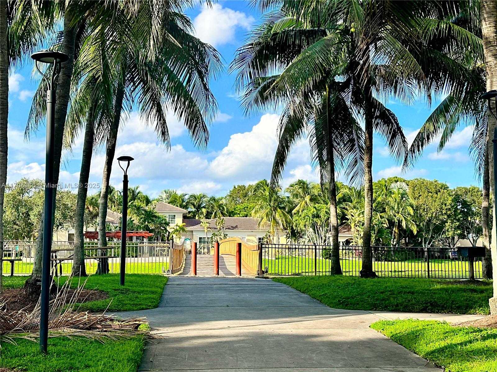 Small Image of 2564 CENTERGATE DR #208, Miramar Number 44