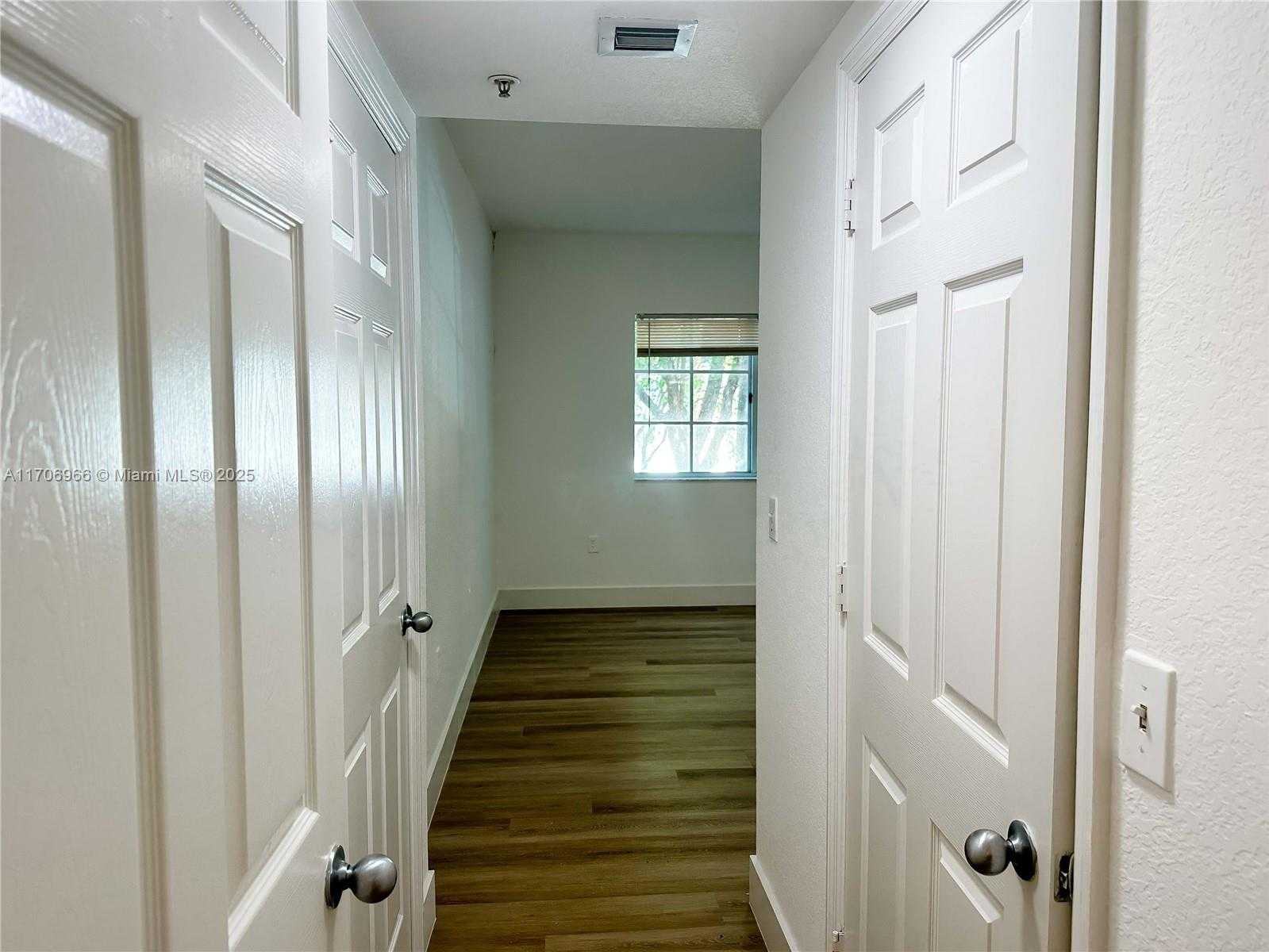 Small Image of 2564 CENTERGATE DR #208, Miramar Number 5
