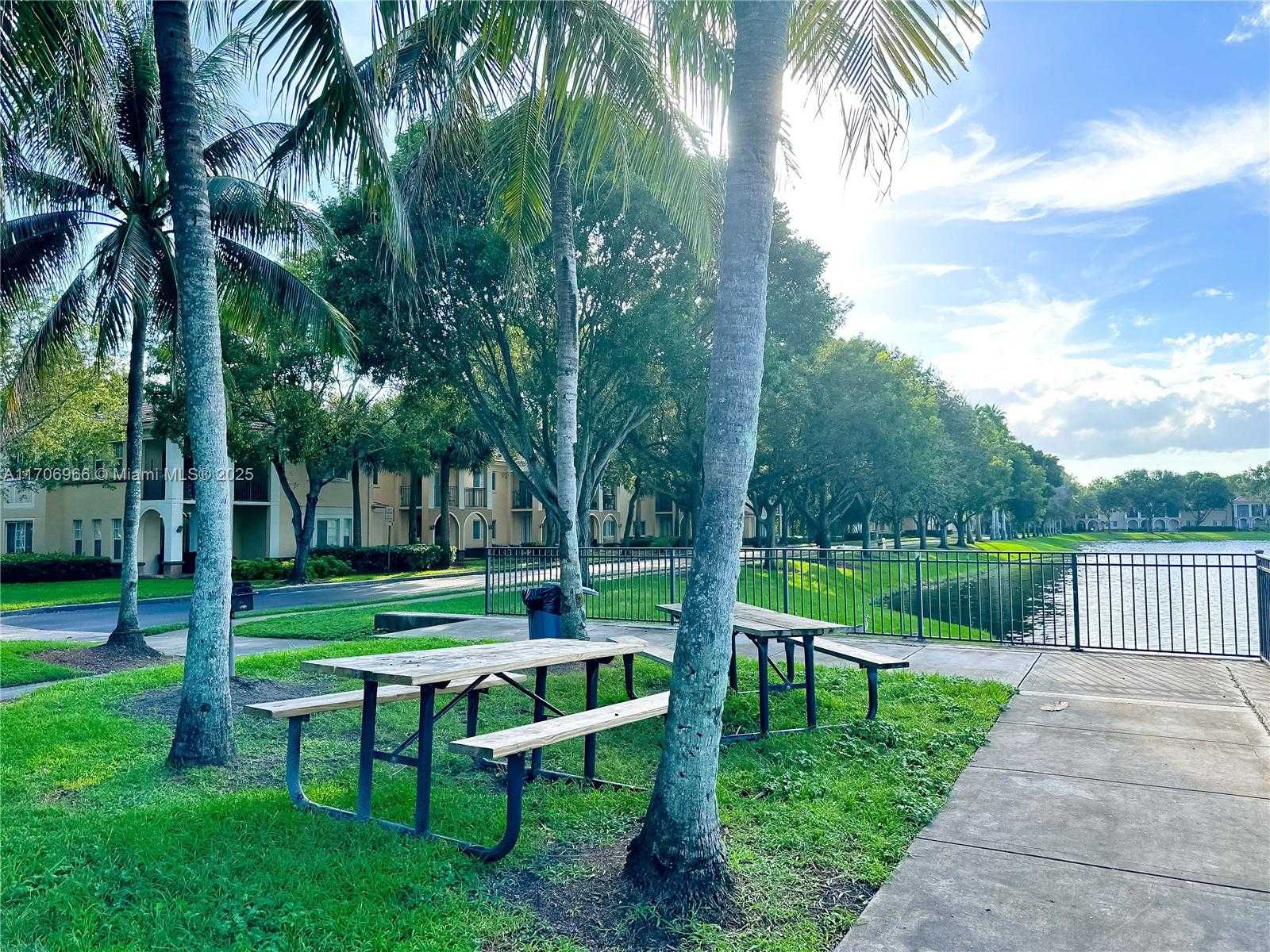 Small Image of 2564 CENTERGATE DR #208, Miramar Number 54