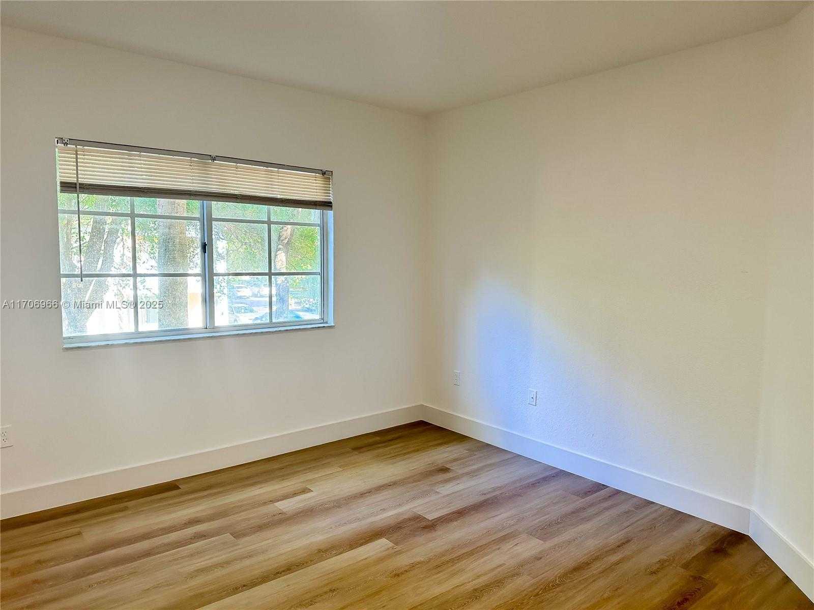 Small Image of 2564 CENTERGATE DR #208, Miramar Number 7
