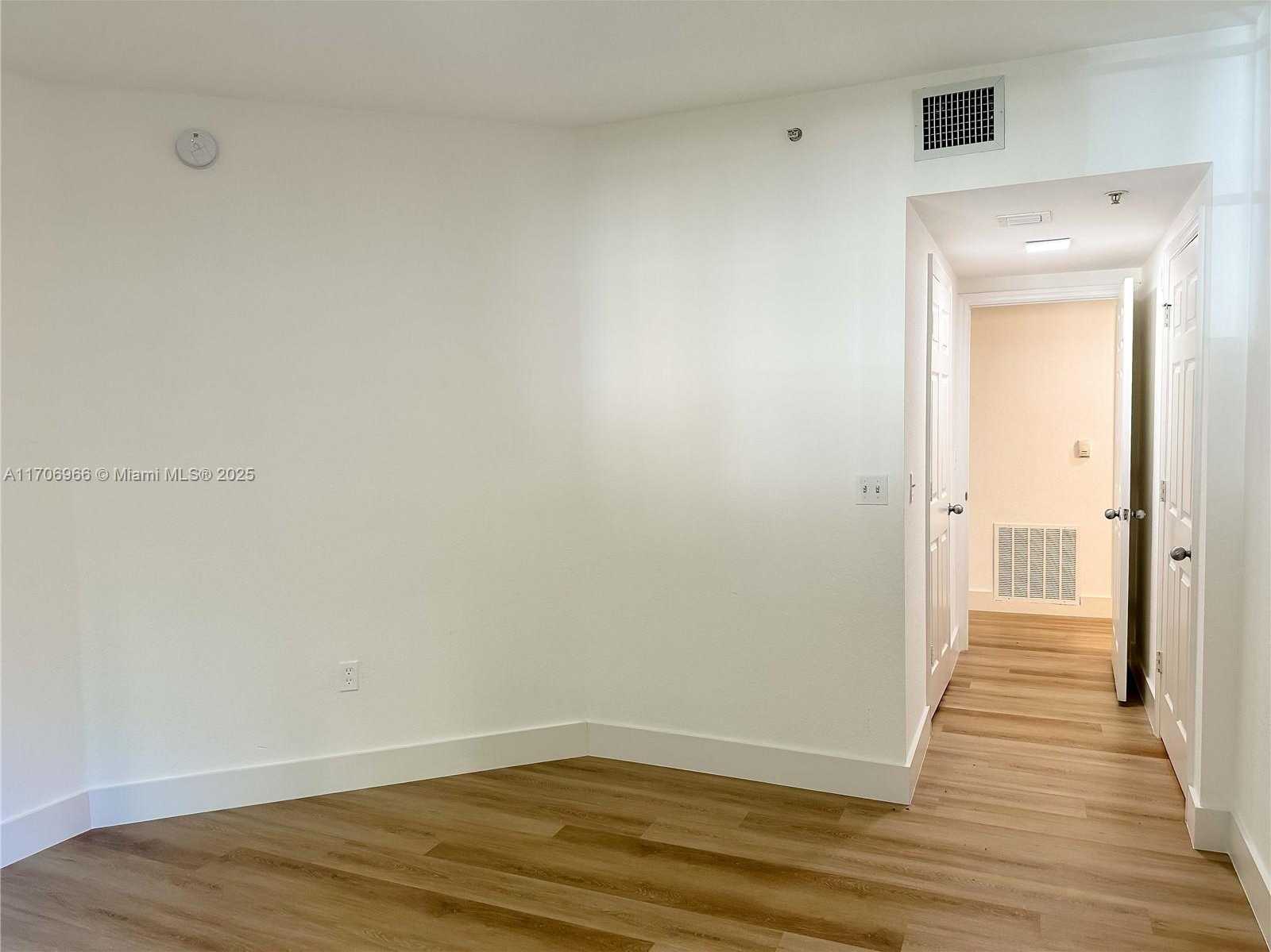 Small Image of 2564 CENTERGATE DR #208, Miramar Number 8