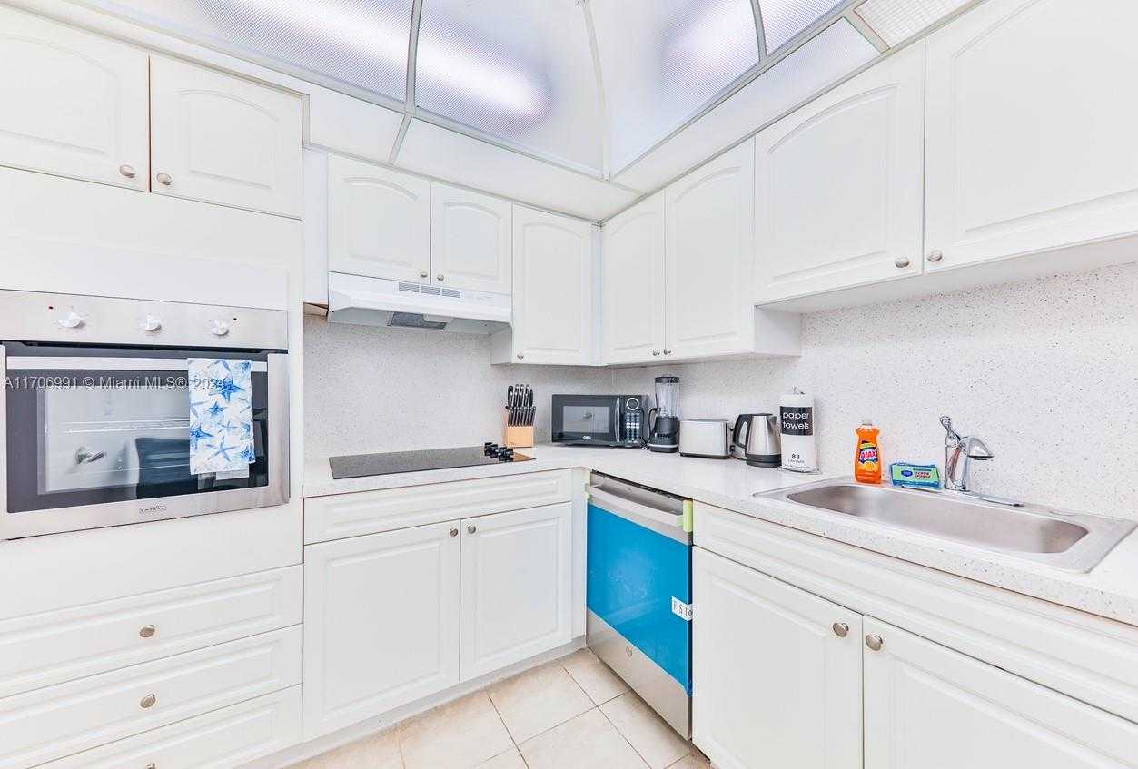 Small Image of 4001 SOUTH OCEAN DR #16K, Hollywood Number 3