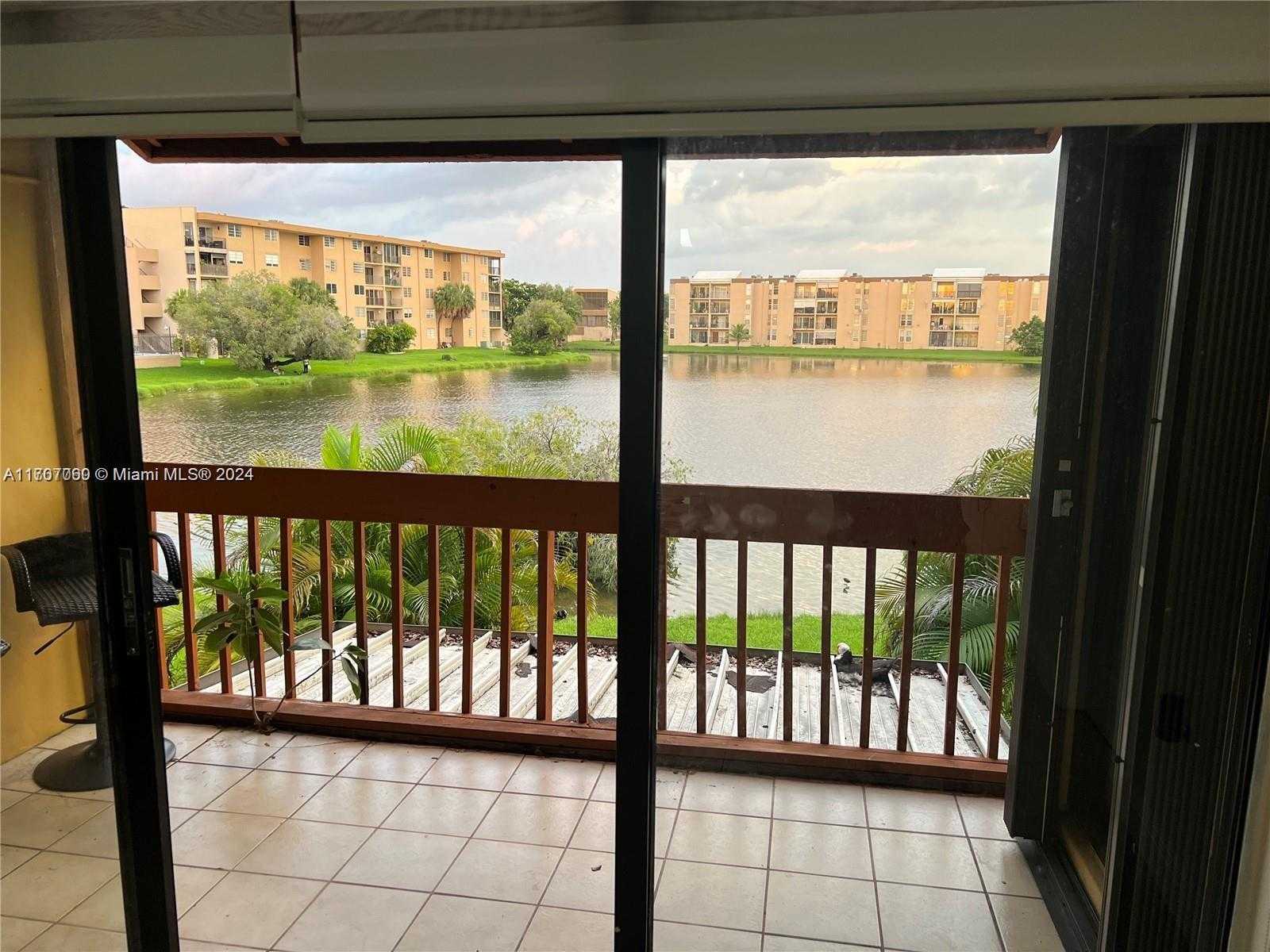 Small Image of 8875 FONTAINEBLEAU BLVD #203, Miami Number 21