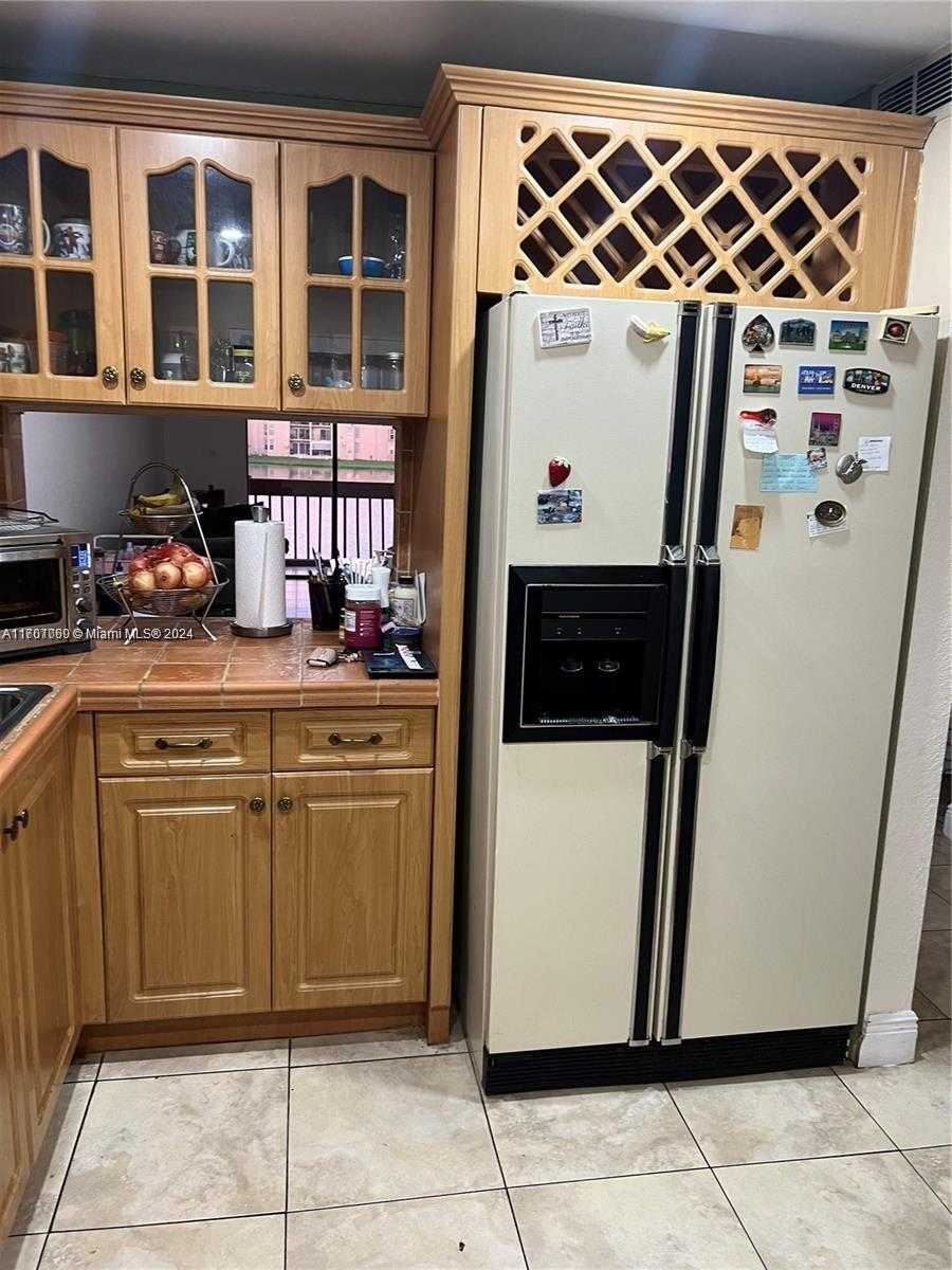 Small Image of 8875 FONTAINEBLEAU BLVD #203, Miami Number 7