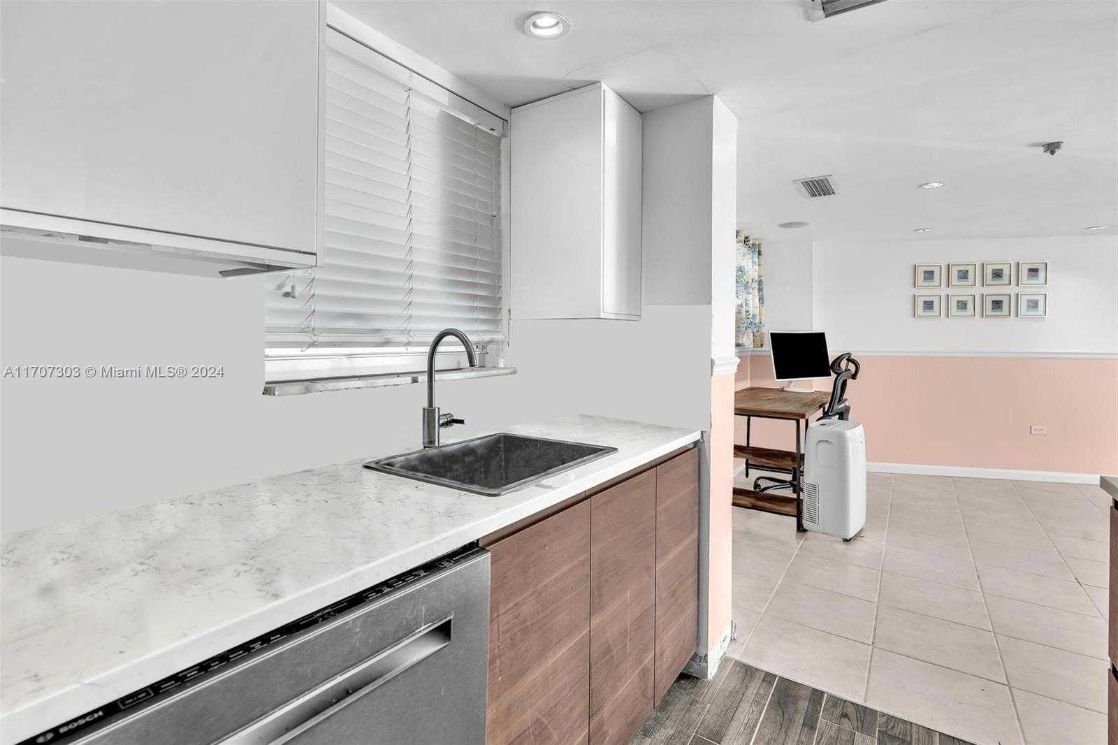 Small Image of 1881 WASHINGTON AVE #16H, Miami Beach Number 12