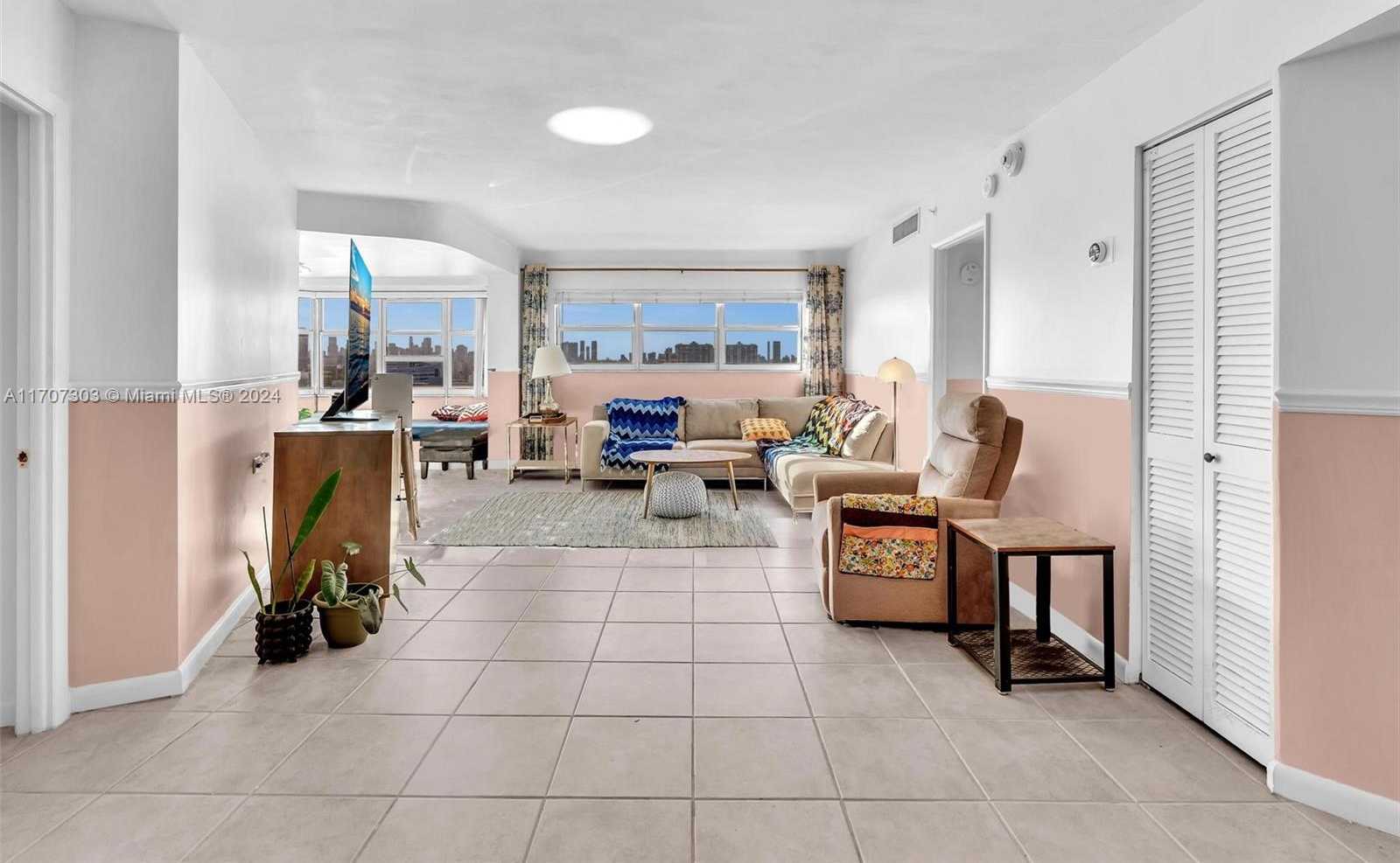 Small Image of 1881 WASHINGTON AVE #16H, Miami Beach Number 2