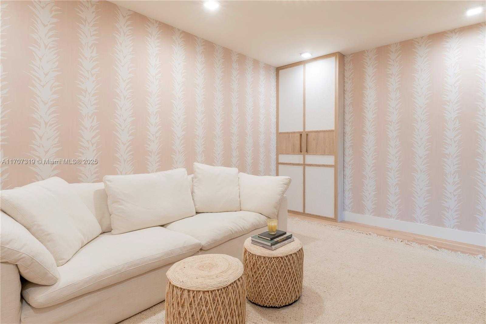 Small Image of 3581 EAST GLENCOE ST #203, Miami Number 11