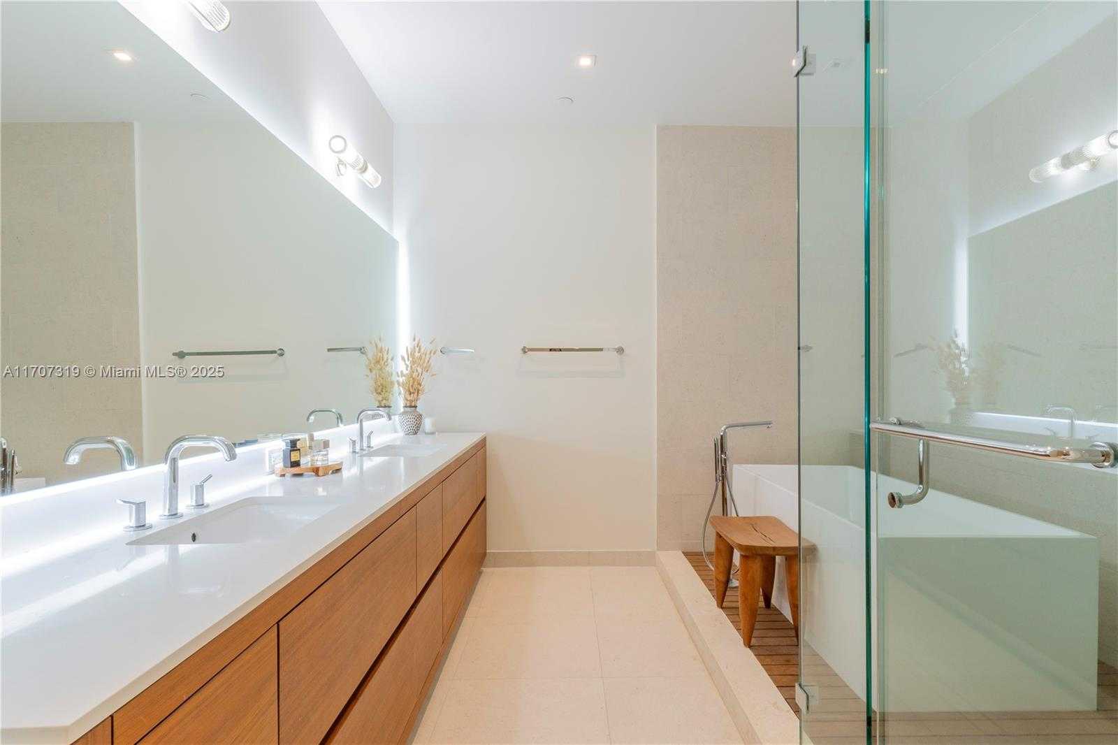 Small Image of 3581 EAST GLENCOE ST #203, Miami Number 16