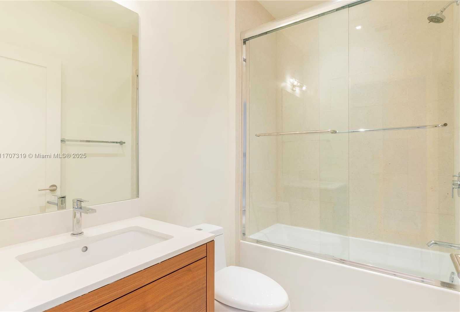 Small Image of 3581 EAST GLENCOE ST #203, Miami Number 19