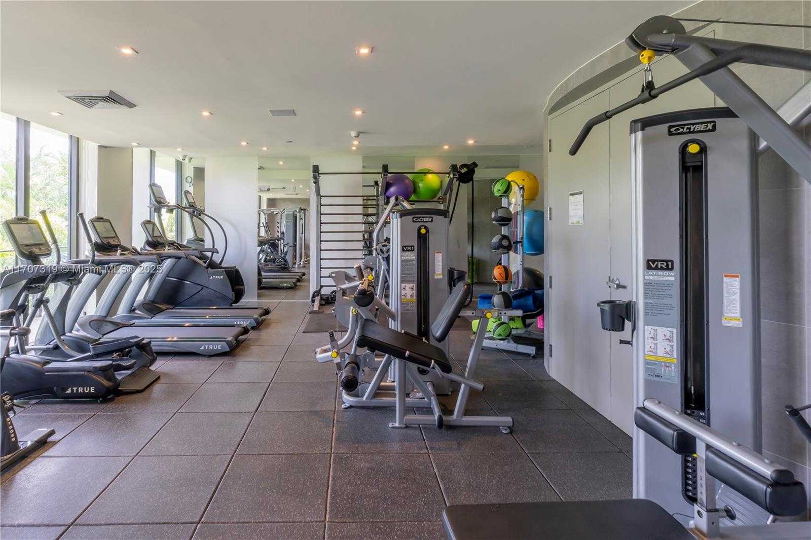 Small Image of 3581 EAST GLENCOE ST #203, Miami Number 39