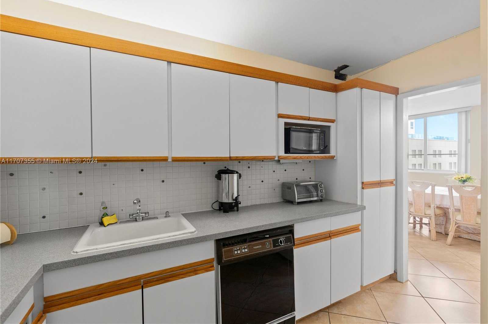 Small Image of 5005 COLLINS AVE #425, Miami Beach Number 11