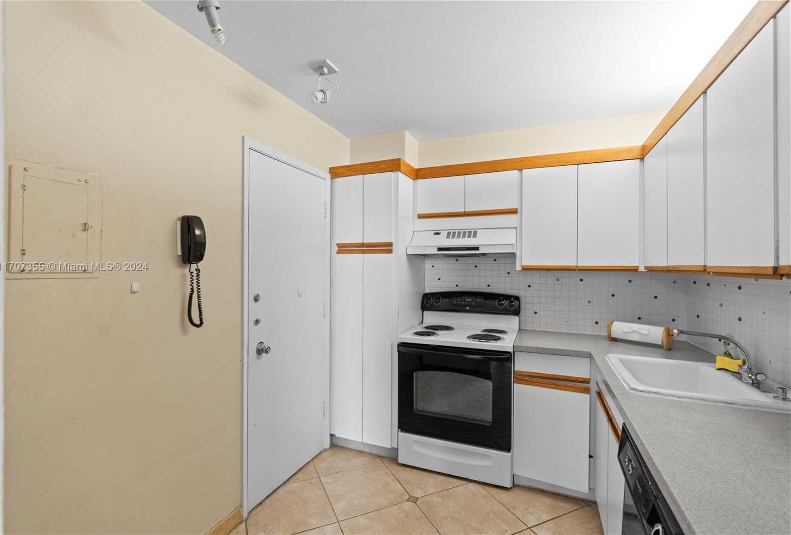 Small Image of 5005 COLLINS AVE #425, Miami Beach Number 12