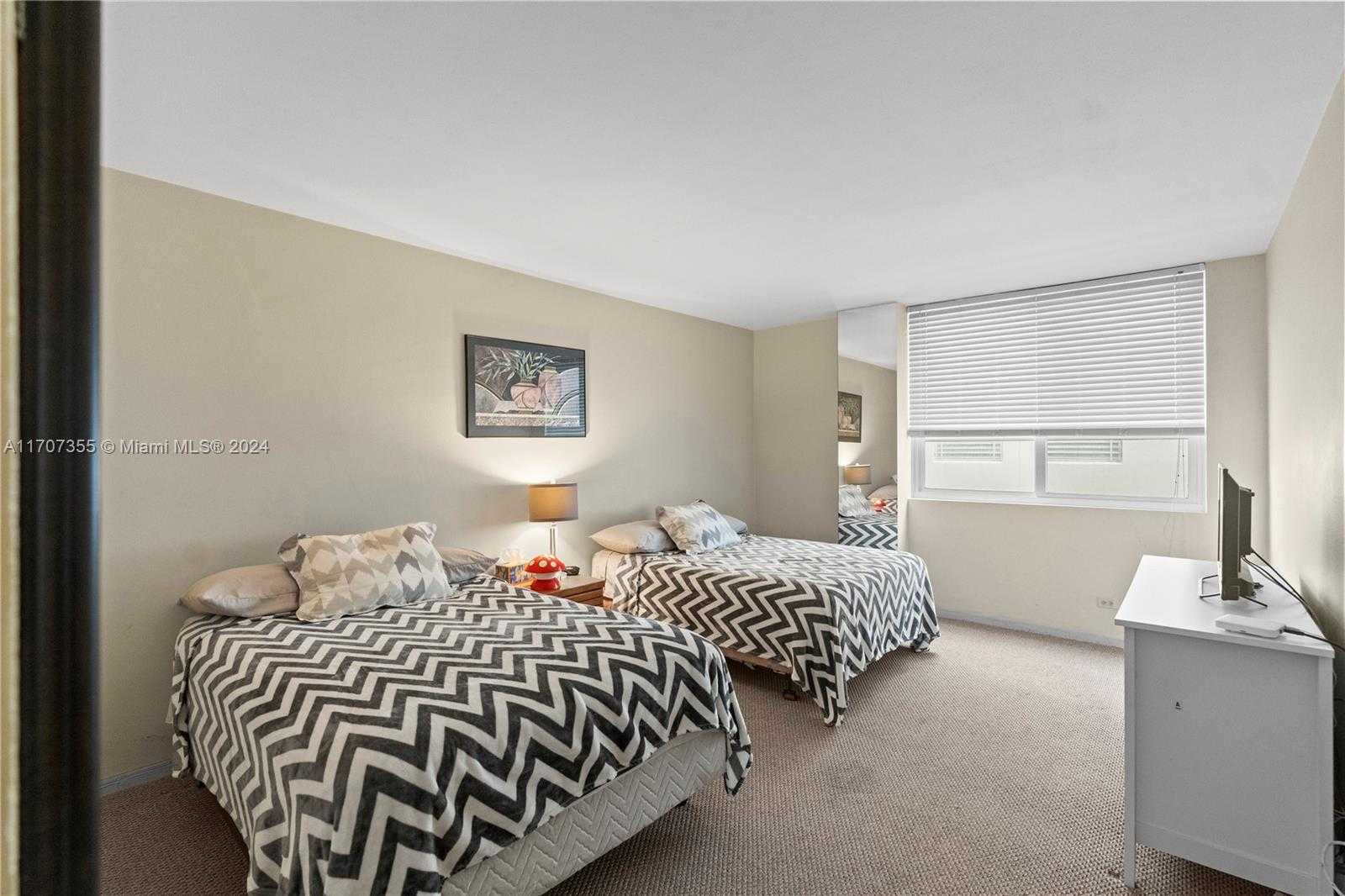 Small Image of 5005 COLLINS AVE #425, Miami Beach Number 15