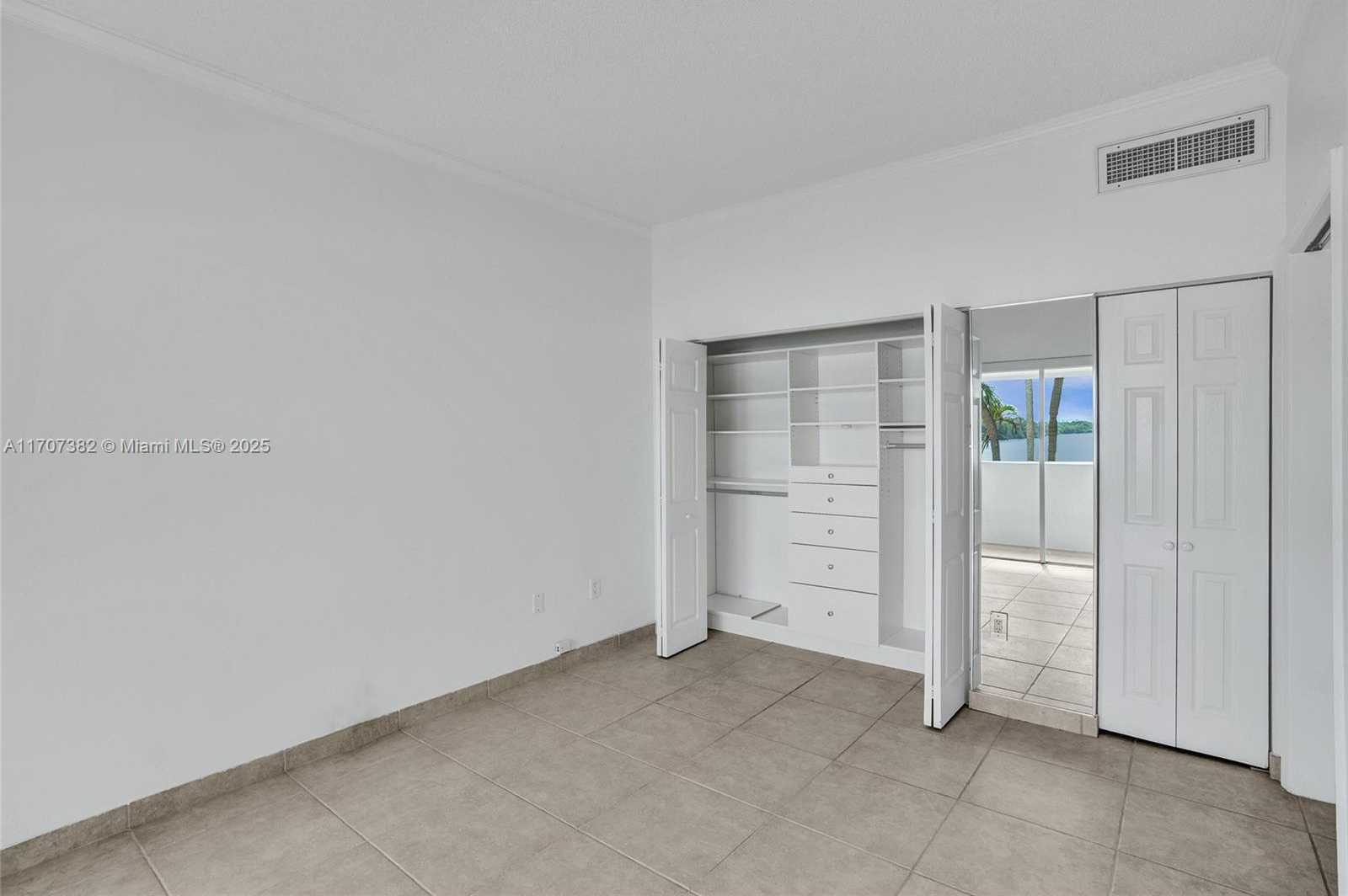 Small Image of 500 BAYVIEW DR #118, Sunny Isles Beach Number 19