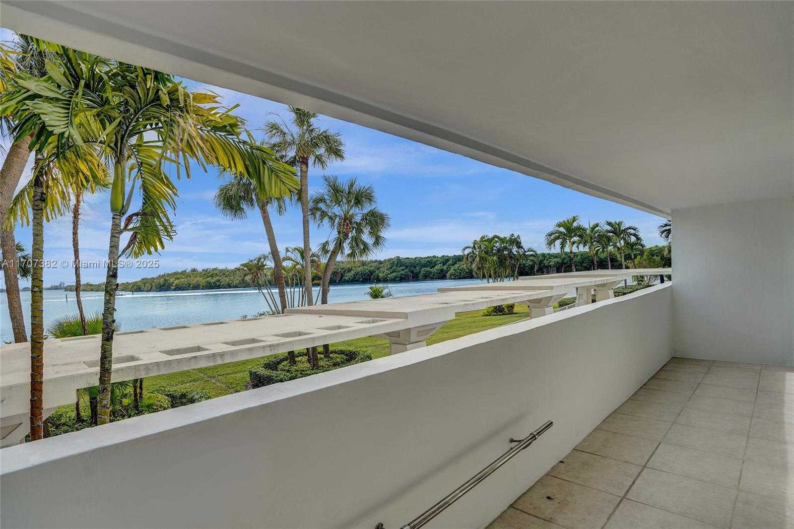 Small Image of 500 BAYVIEW DR #118, Sunny Isles Beach Number 36