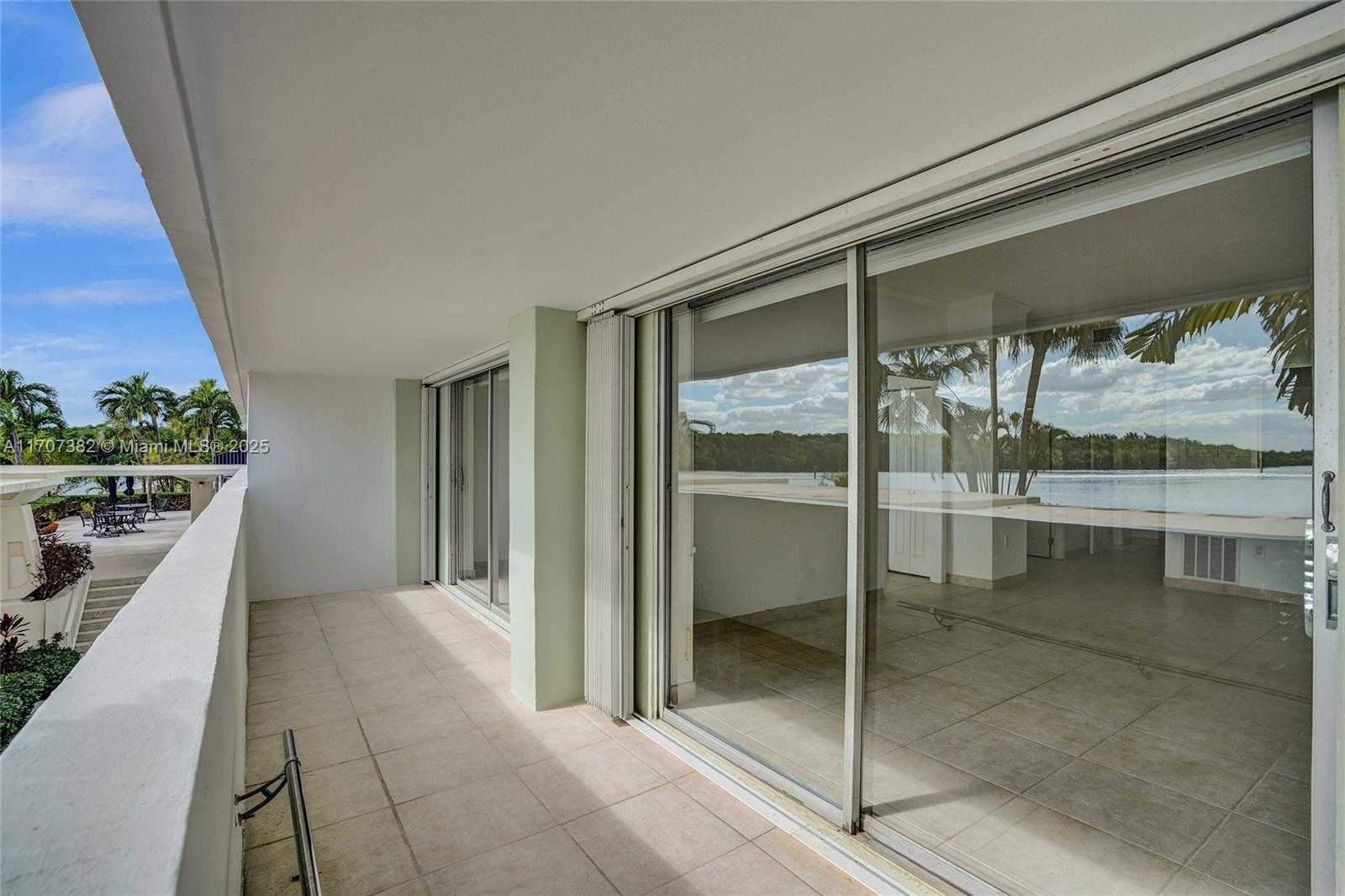 Small Image of 500 BAYVIEW DR #118, Sunny Isles Beach Number 37
