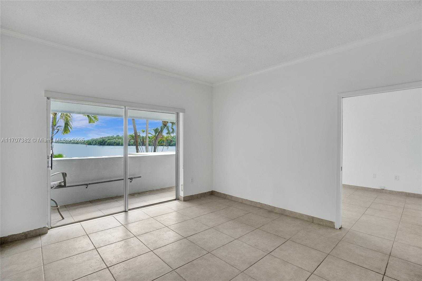 Small Image of 500 BAYVIEW DR #118, Sunny Isles Beach Number 6