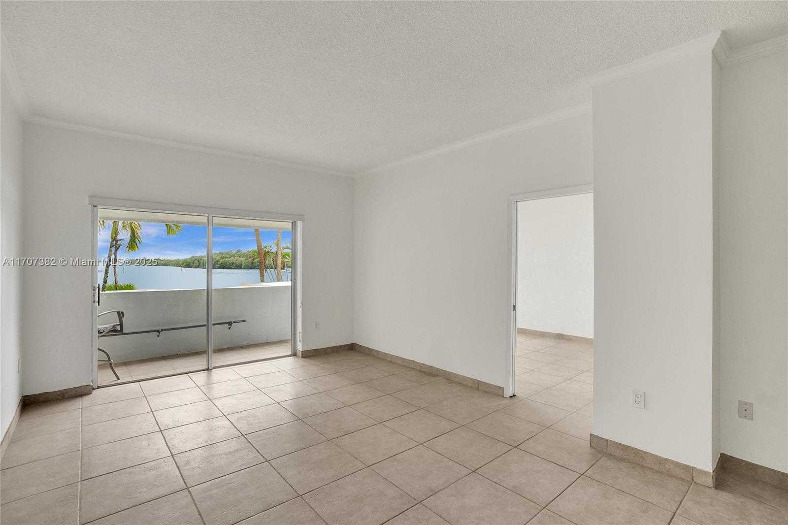 Small Image of 500 BAYVIEW DR #118, Sunny Isles Beach Number 7