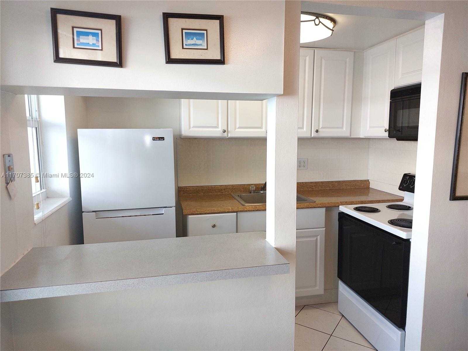 Small Image of 3131 SOUTH OCEAN DR #113, Hallandale Beach Number 4