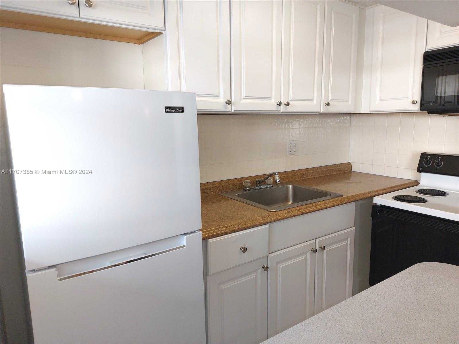 Small Image of 3131 SOUTH OCEAN DR #113, Hallandale Beach Number 6