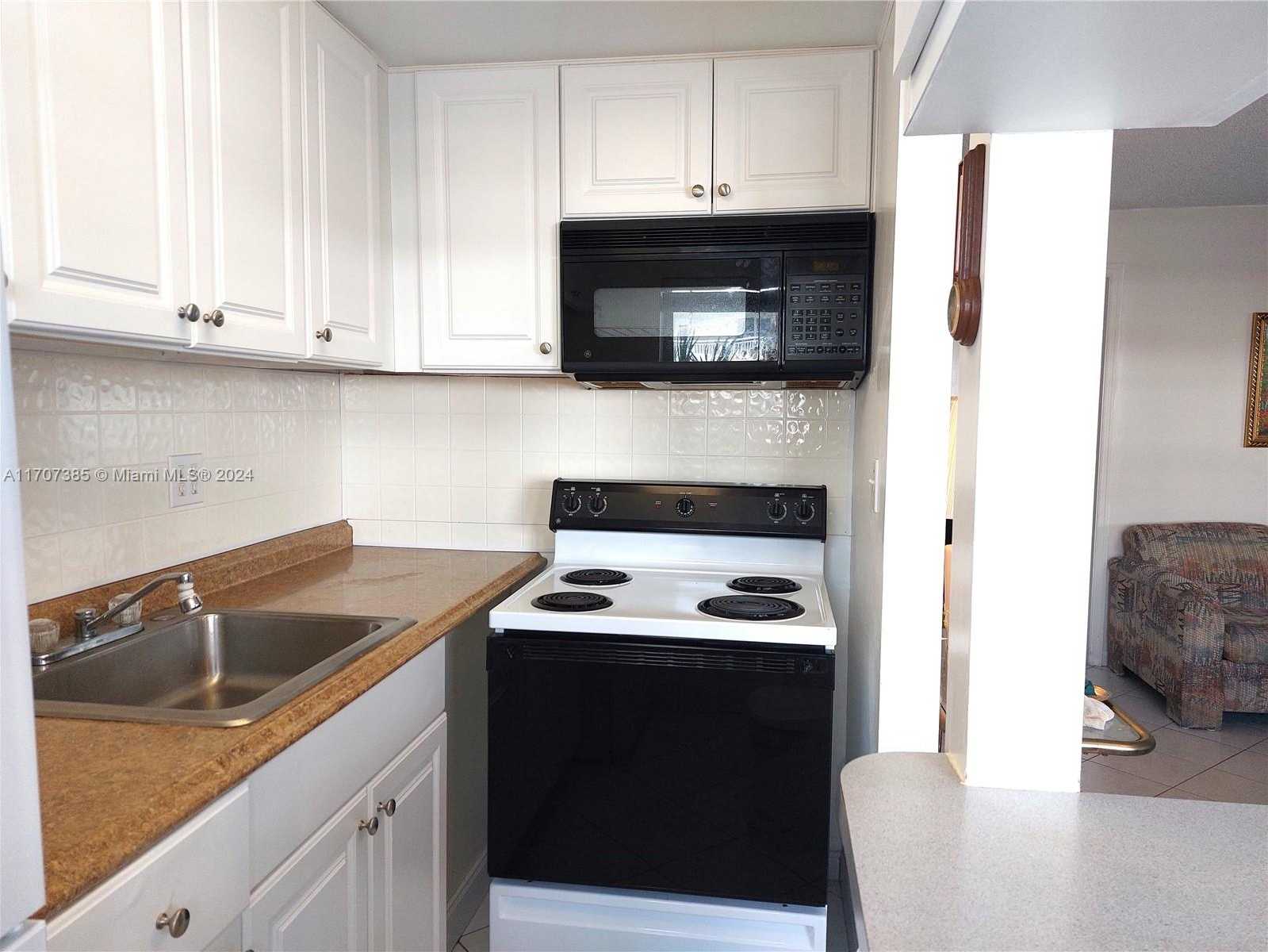 Small Image of 3131 SOUTH OCEAN DR #113, Hallandale Beach Number 7