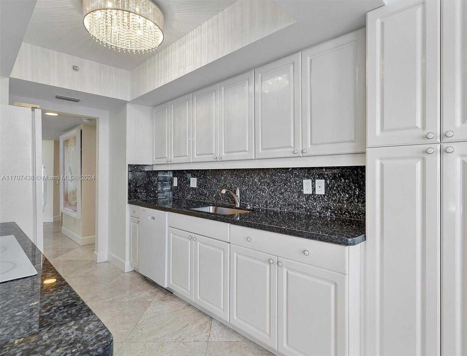 Small Image of 21205 YACHT CLUB DR #2002, Aventura Number 11