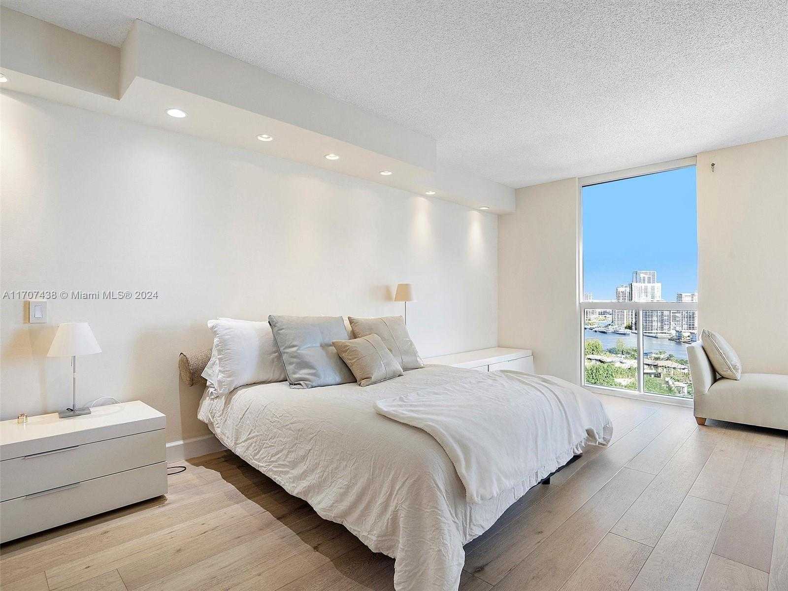 Small Image of 21205 YACHT CLUB DR #2002, Aventura Number 13