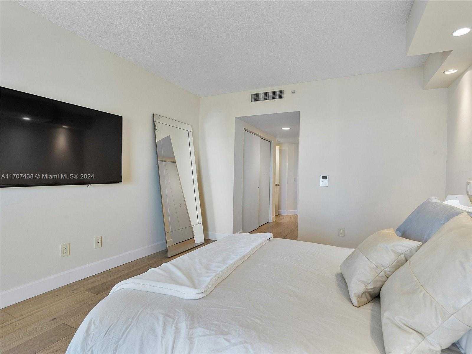 Small Image of 21205 YACHT CLUB DR #2002, Aventura Number 14
