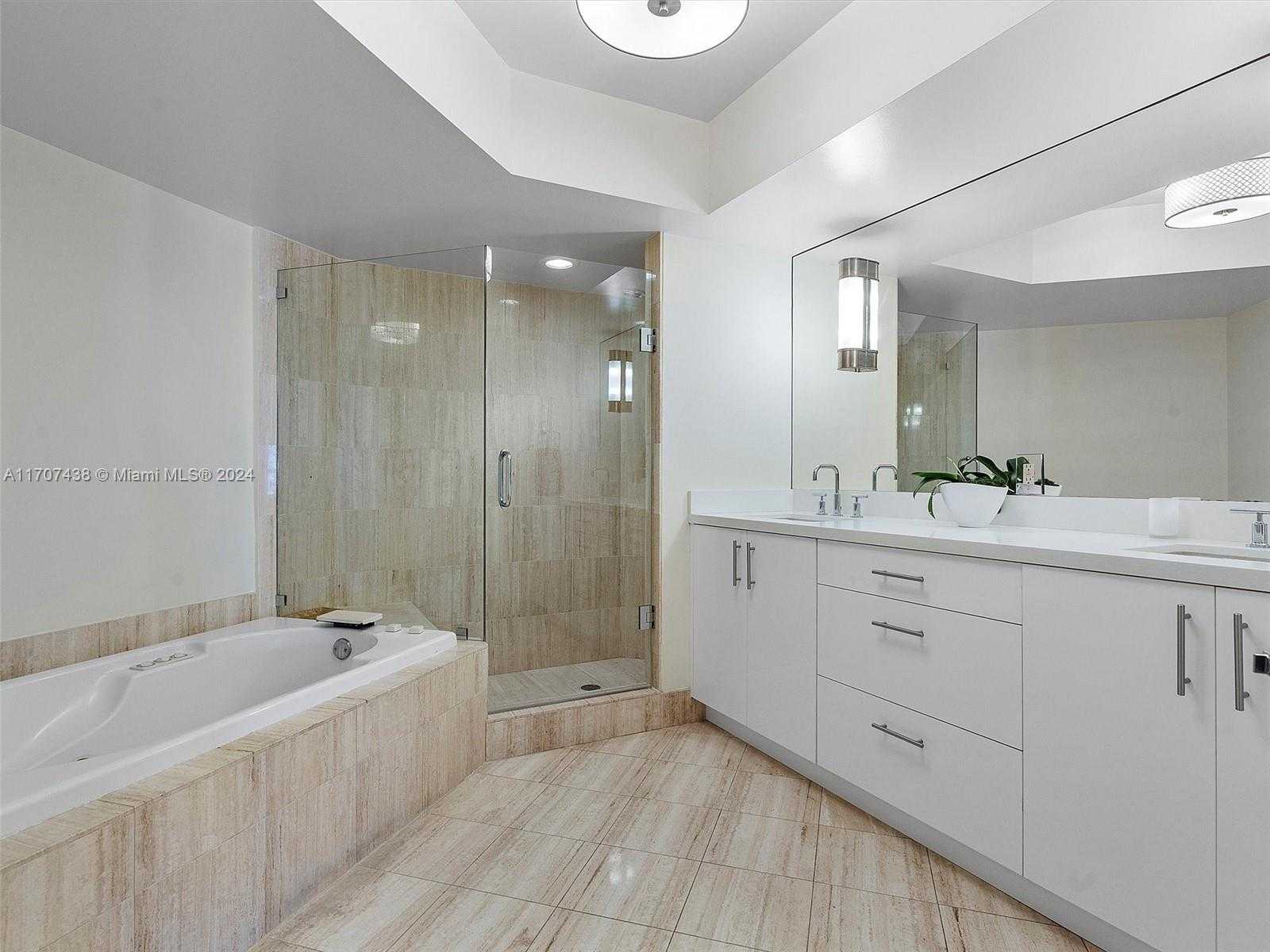 Small Image of 21205 YACHT CLUB DR #2002, Aventura Number 16