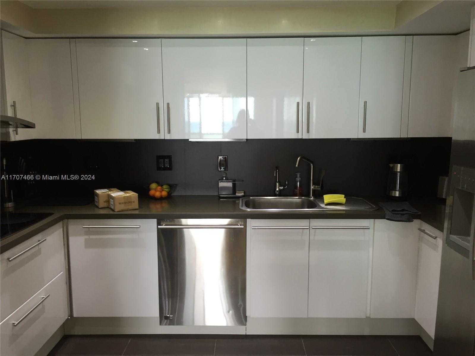 Small Image of 6039 COLLINS AVE #925, Miami Beach Number 10